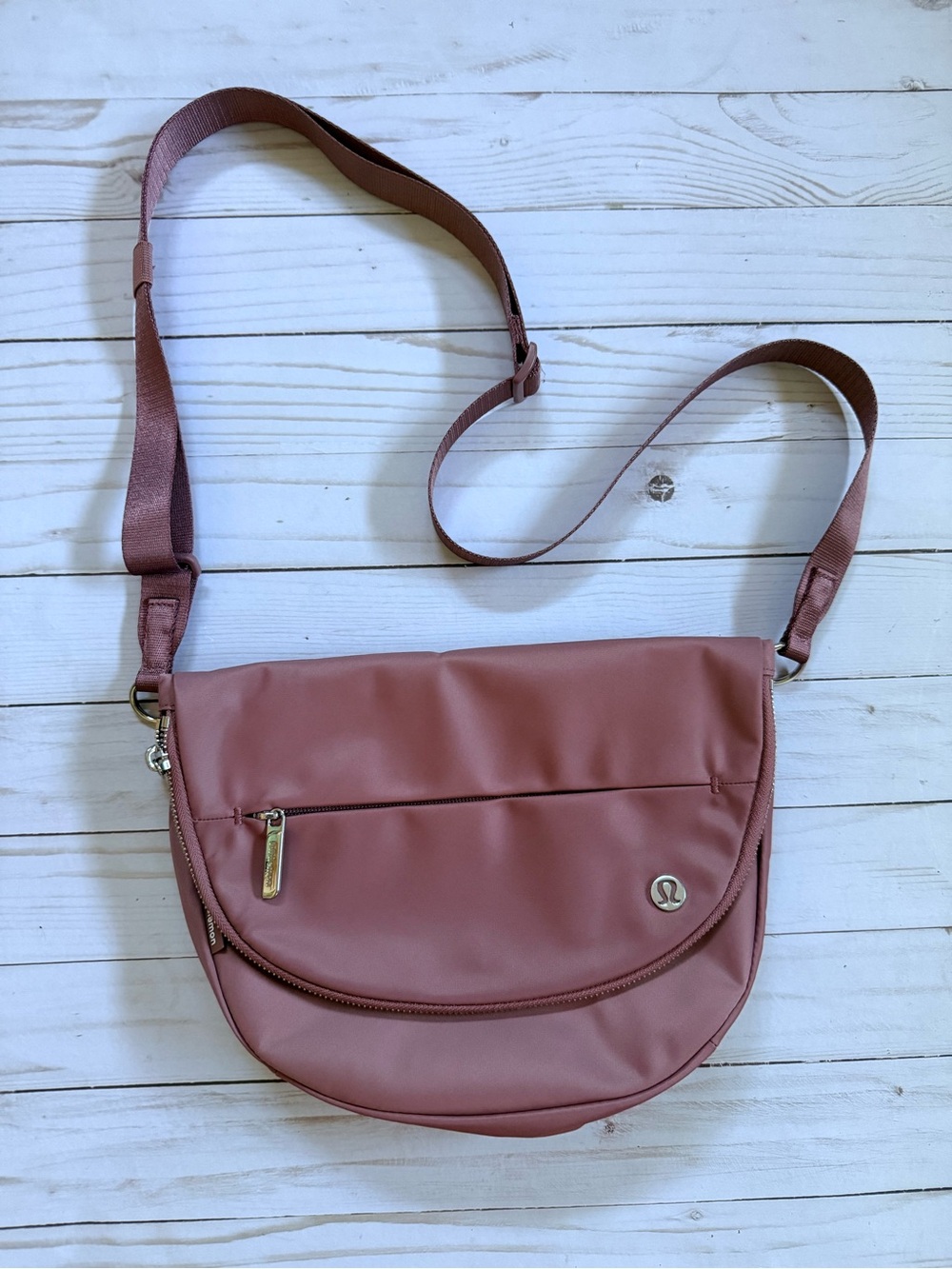 lululemon athletica Dusty Rose Crossbody Saddle Bag